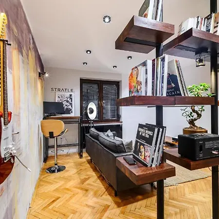 Transylvanian Nest - 1br With Parking Apartment