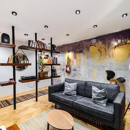 Transylvanian Nest - 1br With Parking Apartment