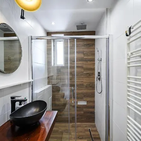 Transylvanian Nest - 1br With Parking *